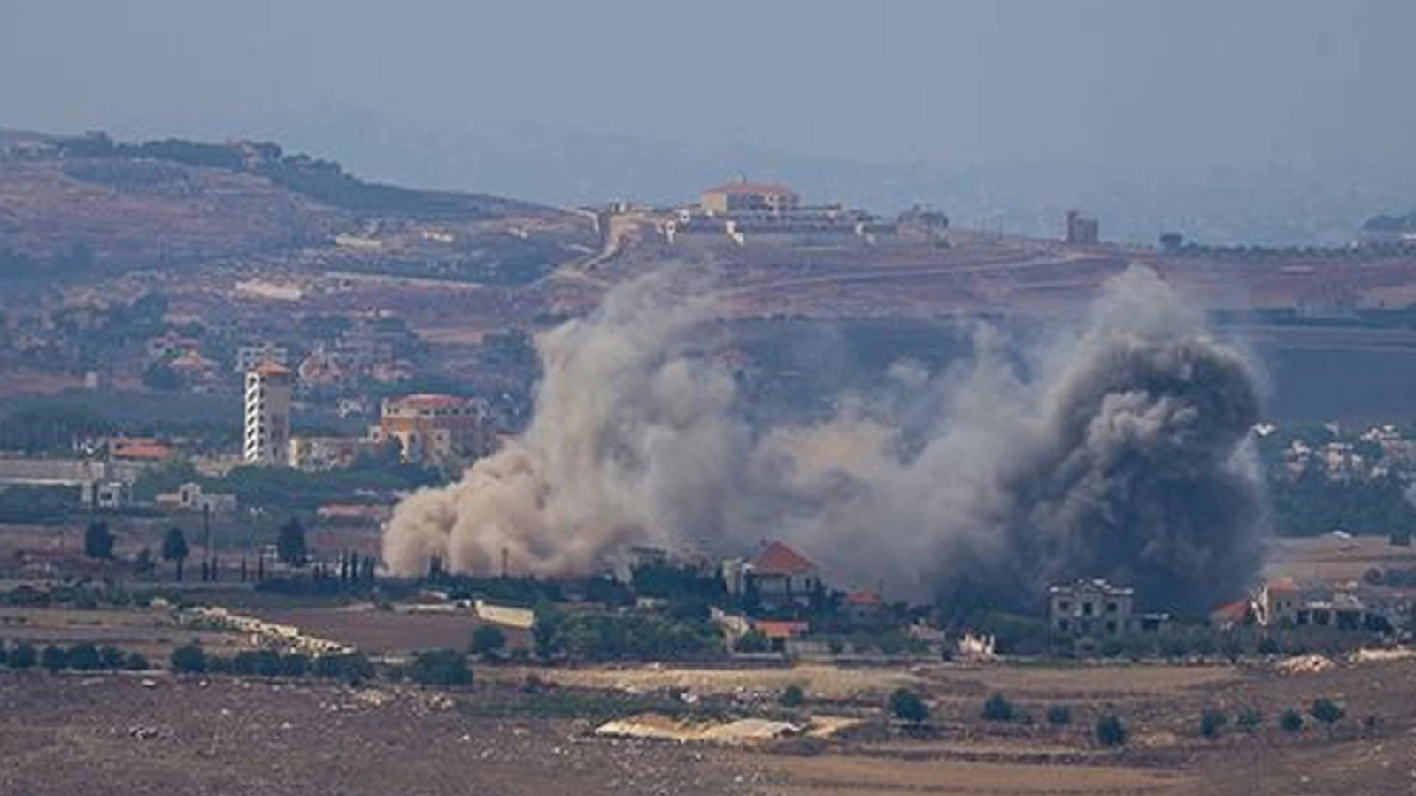 İsrail'den Lübnan'ın güneyine 14 hava saldırısı