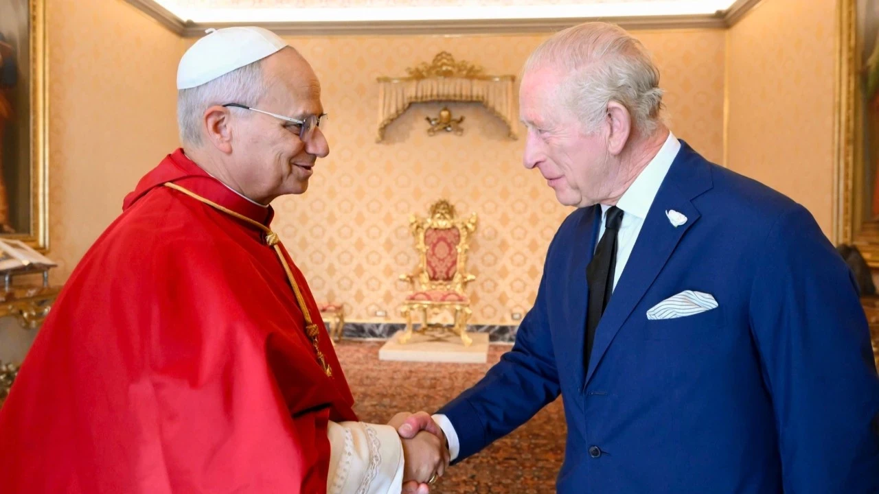 489 yıl sonra bir ilk! Papa ve İngiltere Kralı birlikte dua etti