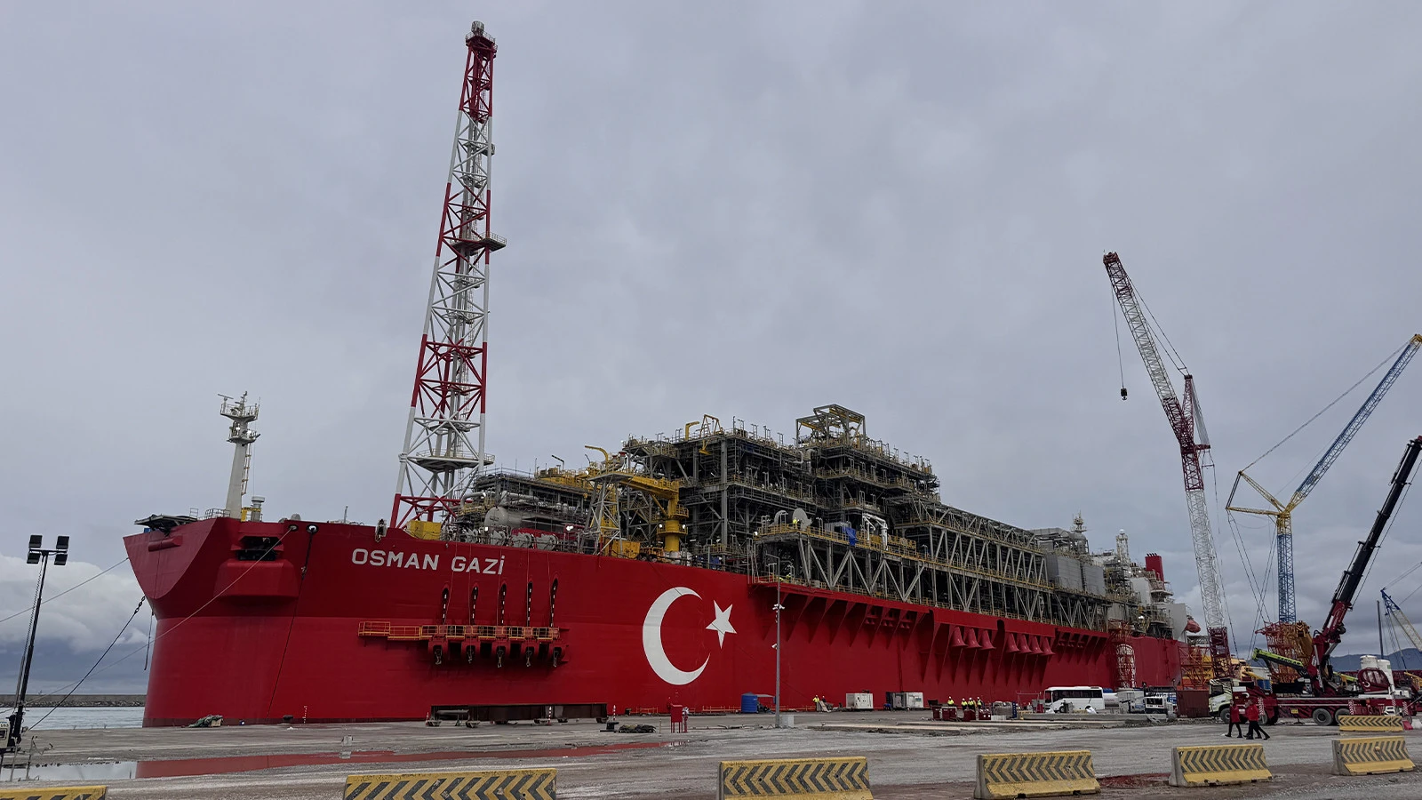 Osman Gazi Yüzer Platformu Sakarya Gaz Sahası'na Uğurlandı