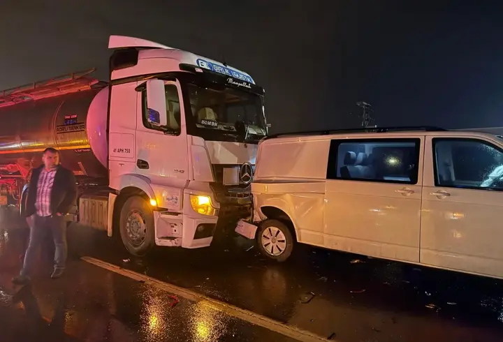Sakarya'da zincirleme felaket: 12 kişi yaralandı