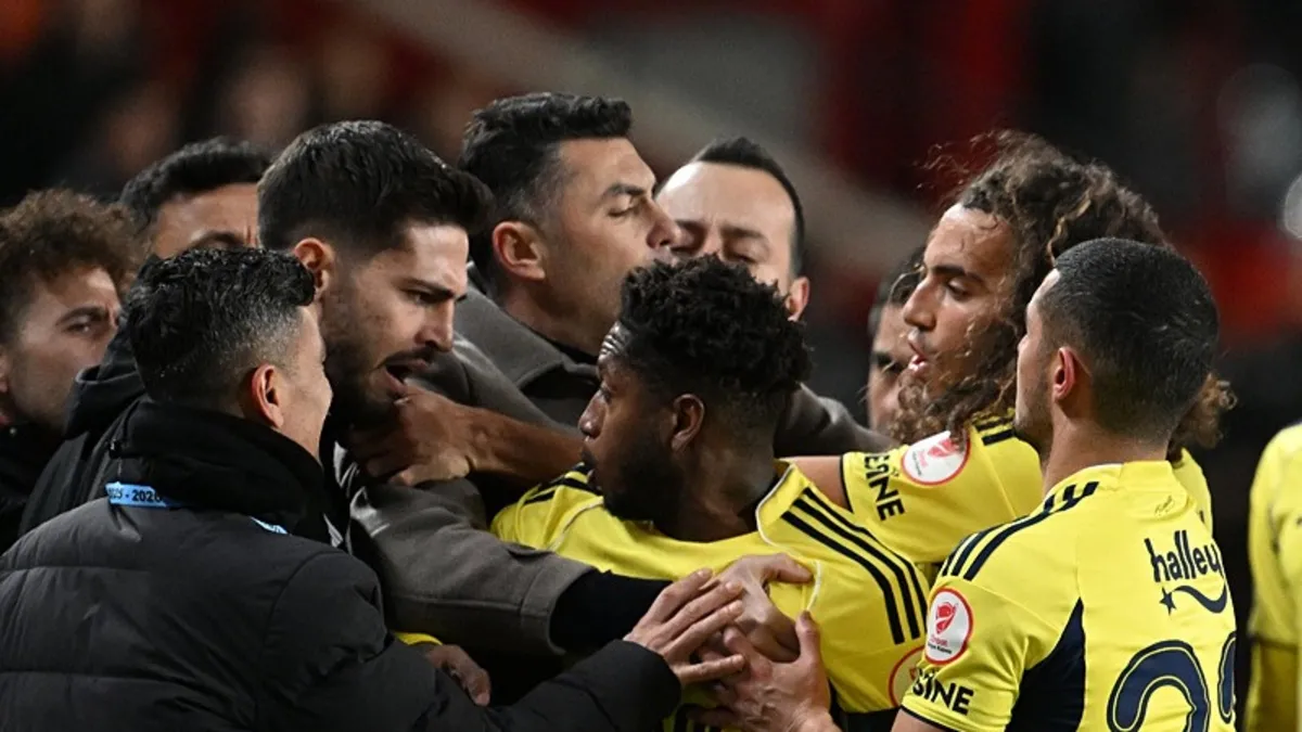 Gaziantep FK -Fenerbahçe maçında gerginlik yaşandı!