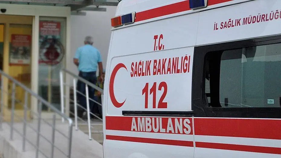 Belediye çalışanının kulağını ısırıp kopardı. Su birikintisinde buldular