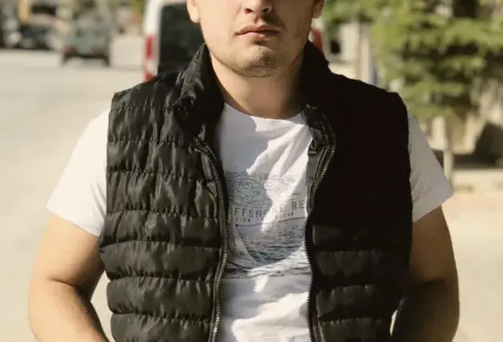 Kız kardeşini öldürüp, annesini yaraladıktan sonra intihar etti
