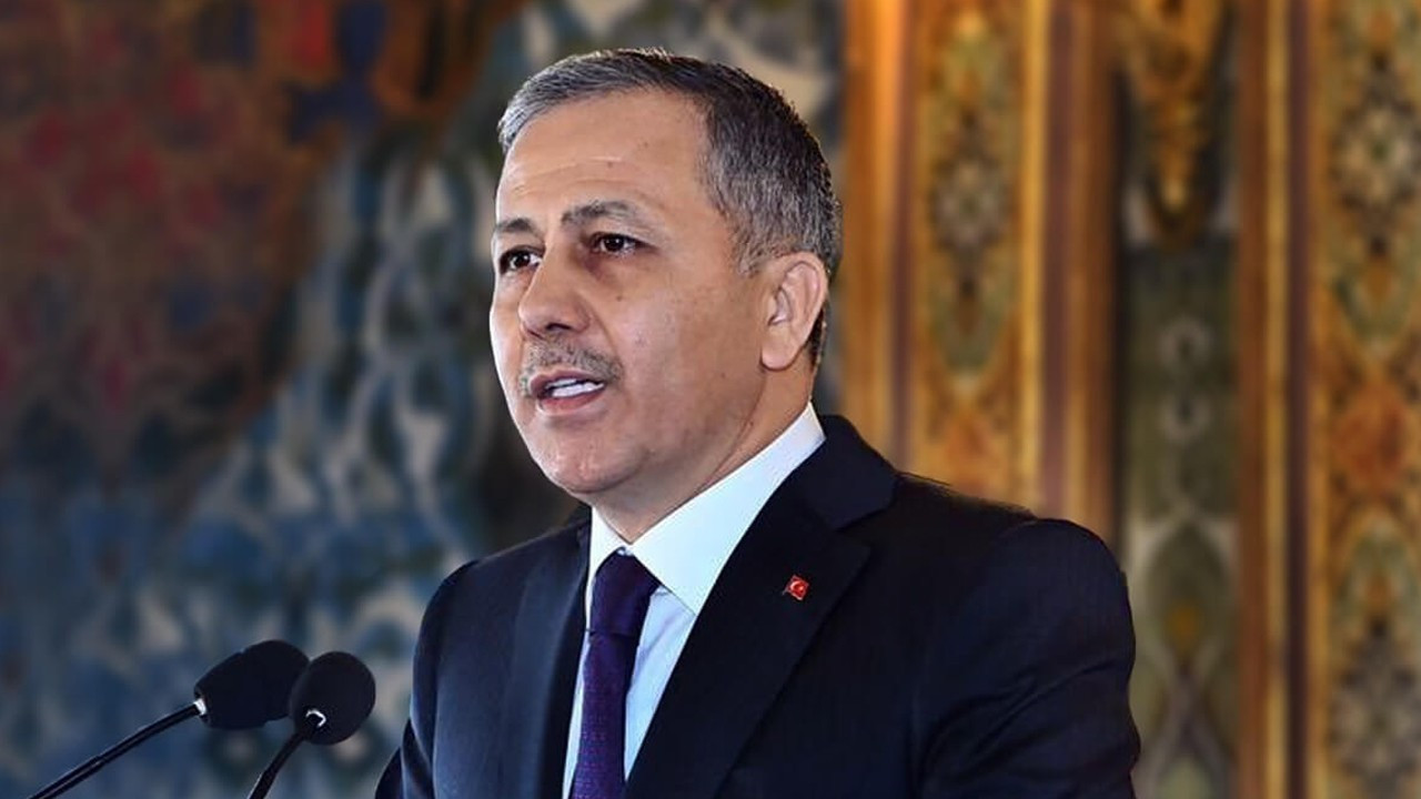 Bakan Yerlikaya, emniyet personeliyle telsizden bayramlaştı