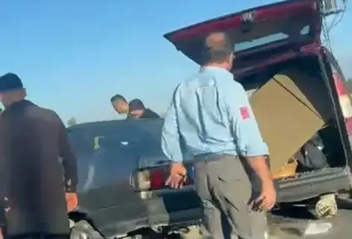 Otomobil ile hafif ticari araç çarpıştı: 4 yaralı