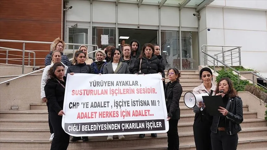 Çiğli Belediyesi tarafından işten çıkarılan kadın işçiler, eylemlerini sürdürüyor