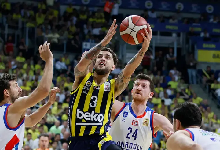 Anadolu Efes ile Fenerbahçe Beko karşı karşıya!