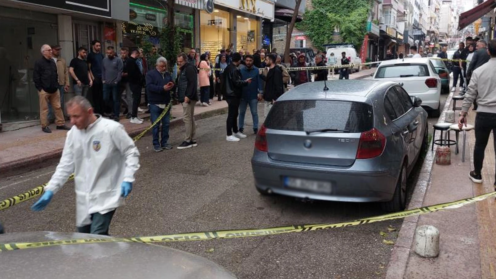 Cezaevi müdürü cinayetine karışan eski hükümlüye berberde saldırı: Başından silahla vurulup öldü
