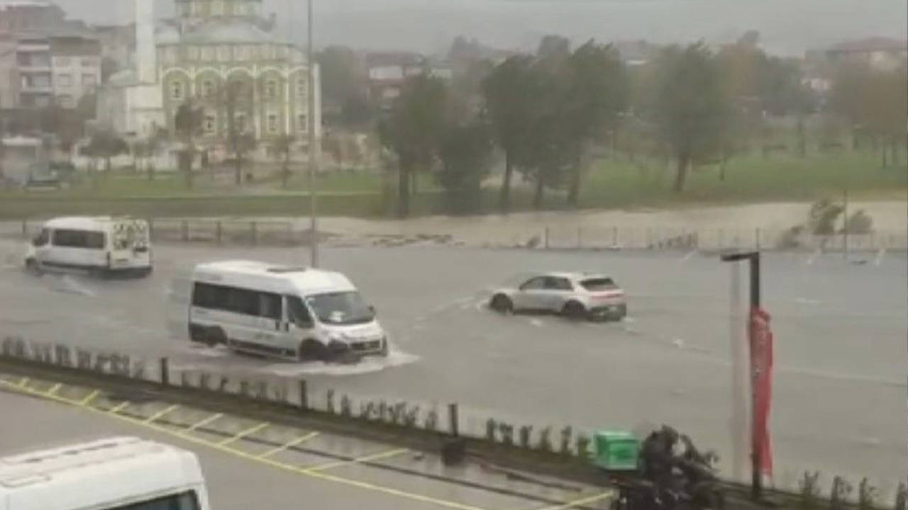 İBB Başkanvekili Nuri Aslan, AKOM'da: Mecbur kalmadıkça aracınızla trafiğe çıkmayın