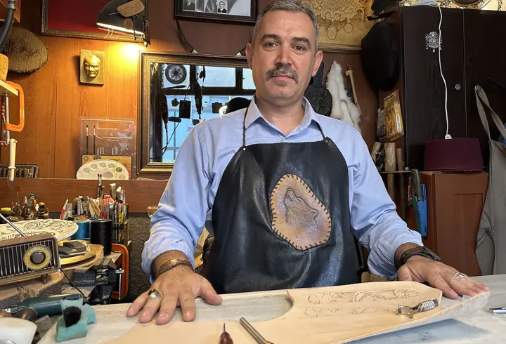 Aldığı deri çakı kılıfını beğenmedi, ustası olup eğitmenliğe başladı