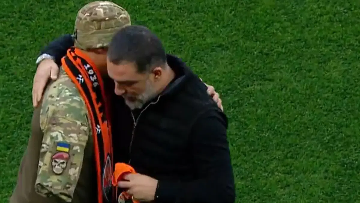 Arda Turan Ukrayna'da Bir Kez Daha Kalplere Girdi! Bu Görüntüyü Paylaşmayan Yok