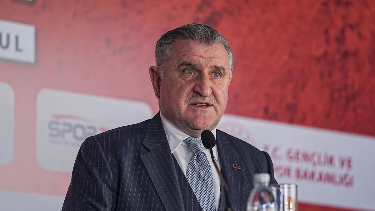 Gençlik ve Spor Bakanı Osman Aşkın Bak: Hakemlikte kasıt olmamalı
