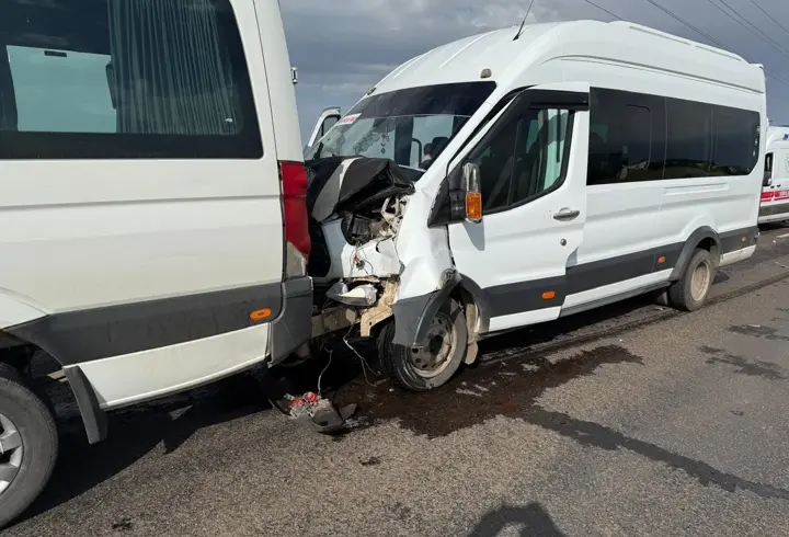 Öğretmenleri taşıyan 2 minibüs çarpıştı: 28 yaralı!