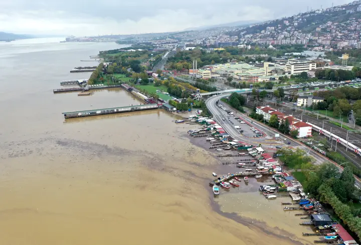 Kocaeli Ve Zonguldak'ta Sağanak Sonrası Denizin Rengi Değişti