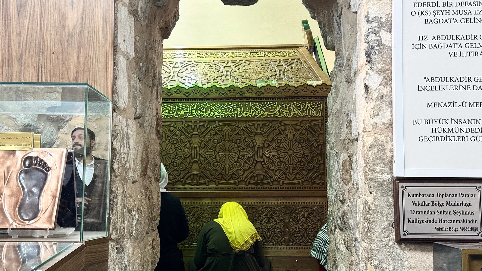 Sultan Şeyhmus türbesi ve medresesine ziyaretçi akını