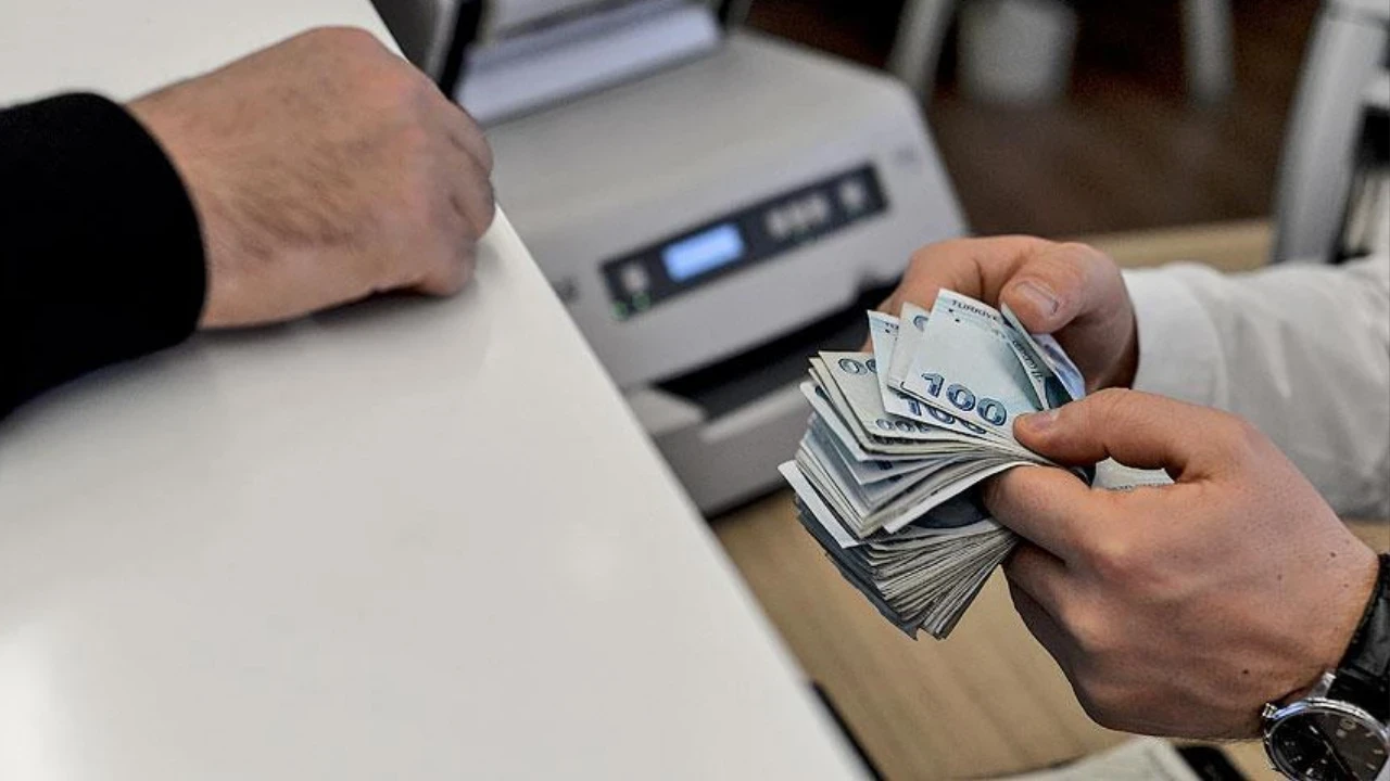 PTT'den emeklilere 14 bin liralık nakit destek