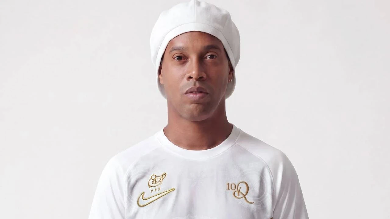 Futbol Efsanesi Ronaldinho, 46 Yaşında Sahalara Dönüyor: Tarih Belli Oldu