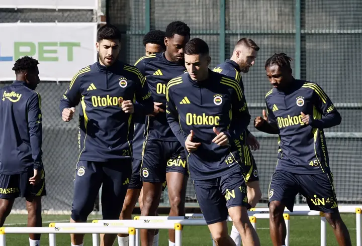 Fenerbahçe'de, Ferencvaros maçı öncesi savunmada alarm zilleri çalıyor