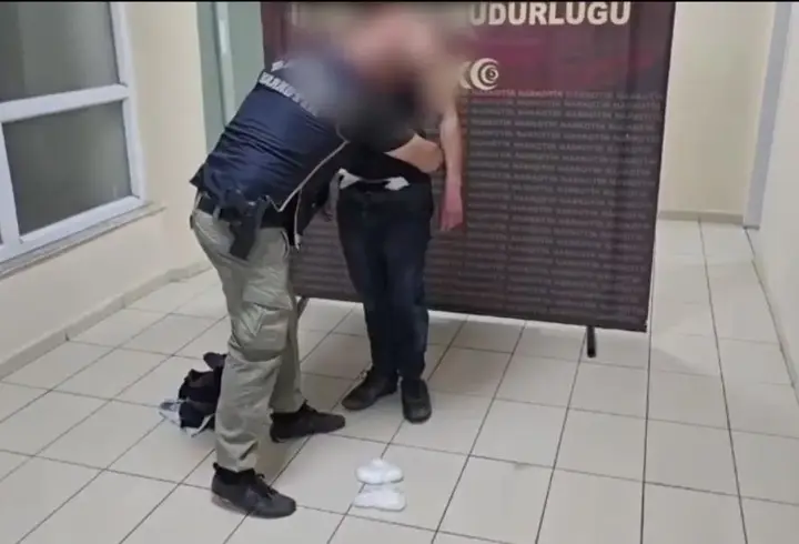 Batman’da, üst aramalarında uyuşturucu ile yakalanan 2 şüpheli tutuklandı