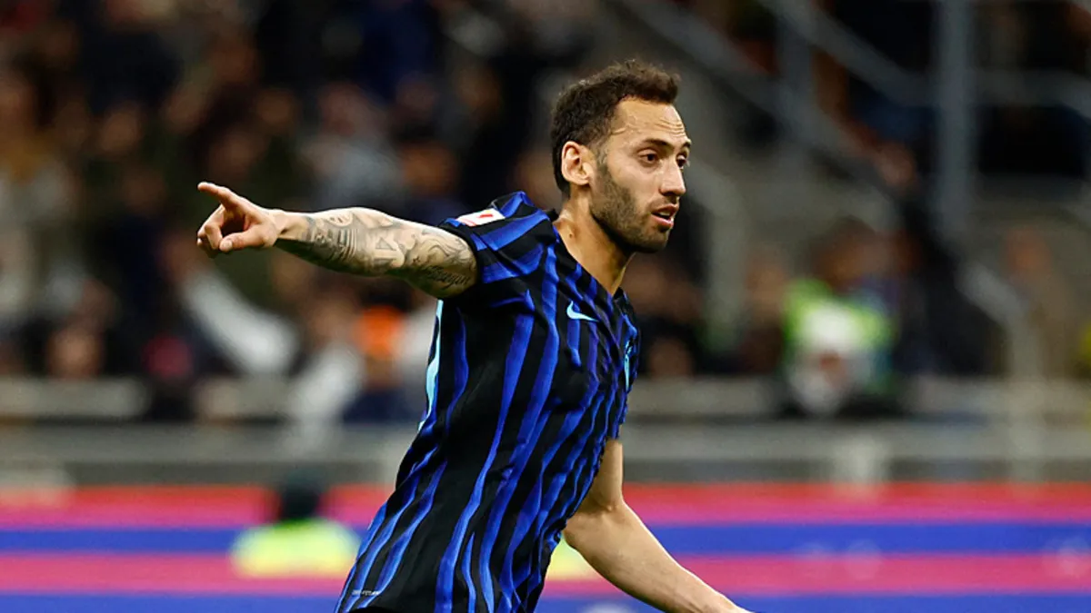 Hakan Çalhanoğlu geleceğiyle ilgili kararını verdi! Galatasaray'a geleceği iddia ediliyordu