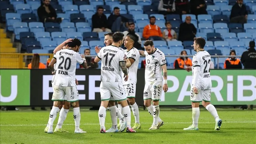 Kocaelispor Trendyol Süper Lig'e yükselmeyi garantiledi