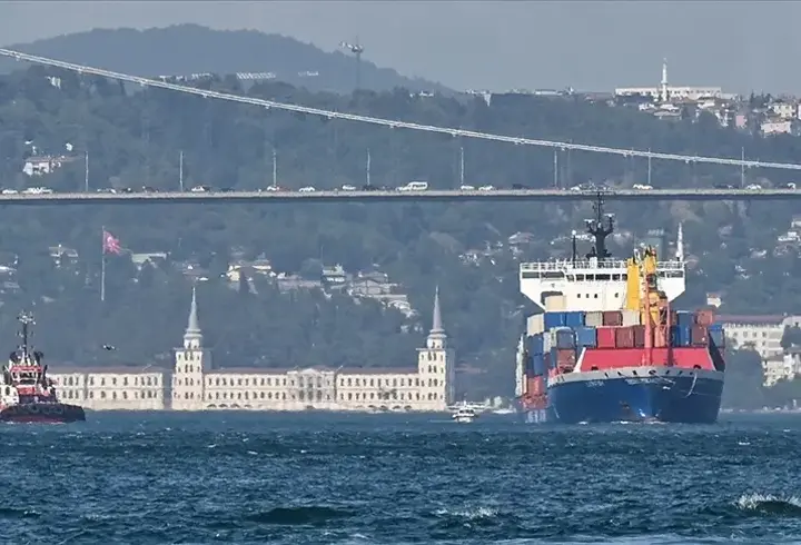 Türk boğazlarında yoğun gemi trafiği! İlk 6 ayda 40 bini aştı