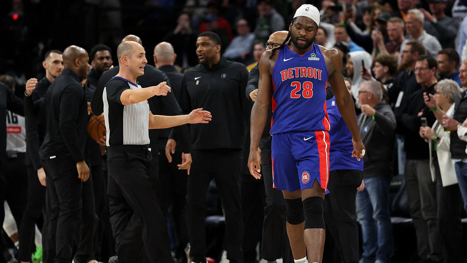 NBA maçında ortalık karıştı! 5 oyuncu ve 2 antrenör ihraç edildi