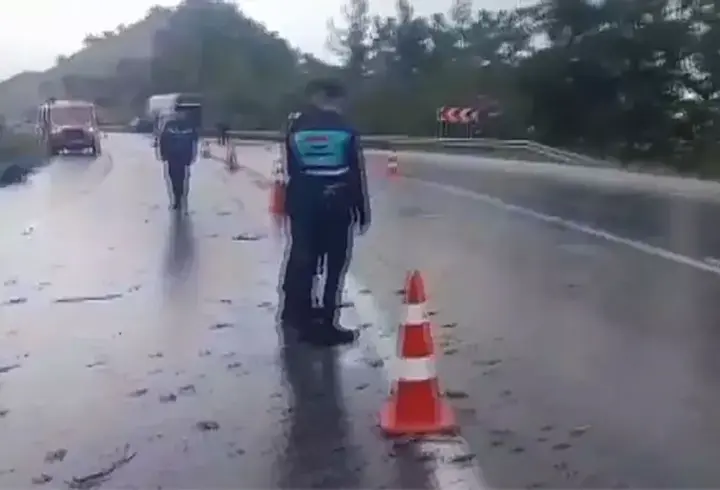 Antalya'da yolcu otobüsüyle otomobil çarpıştı: Ölü ve yaralılar var