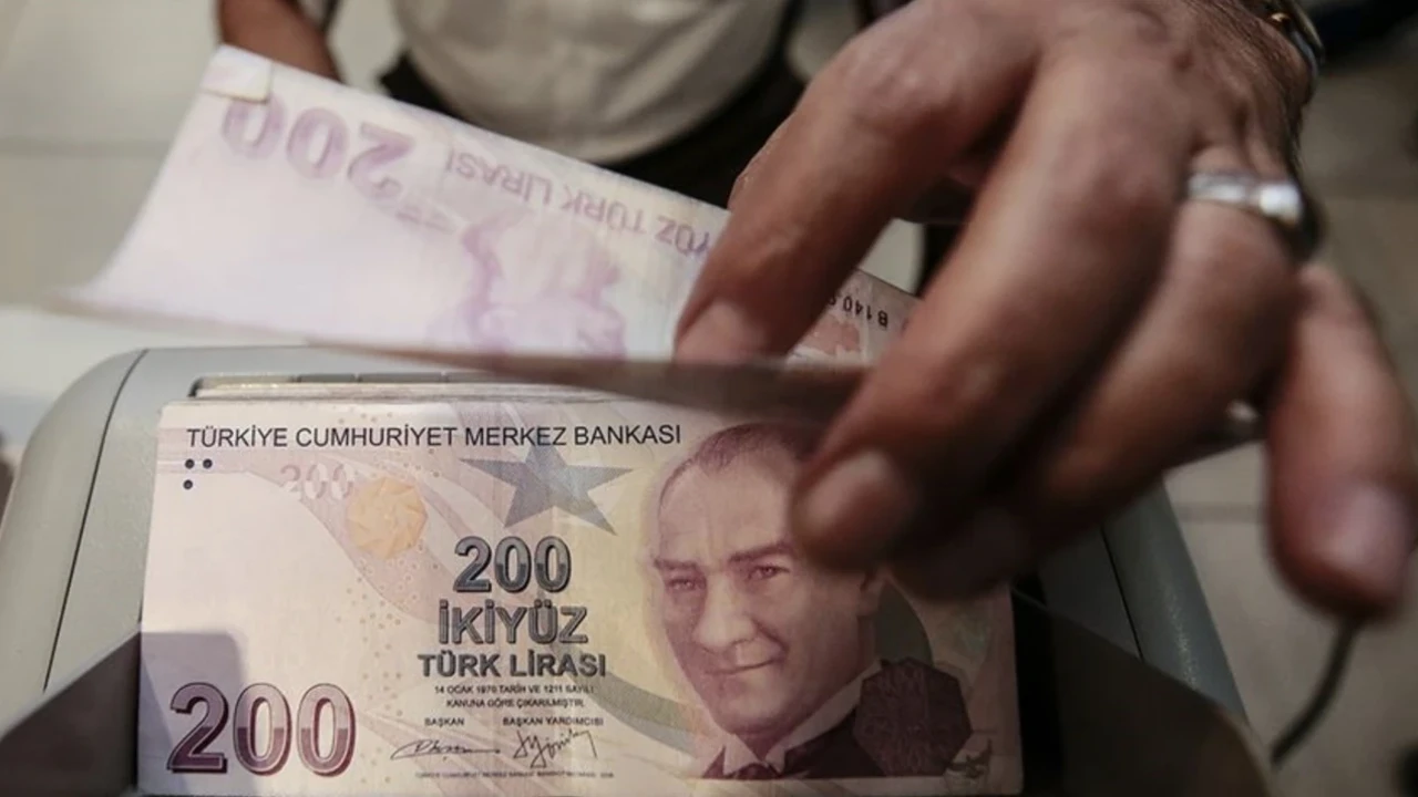 Üniversiteyi yeni kazanan öğrencilere 7 bin 500 lira destek