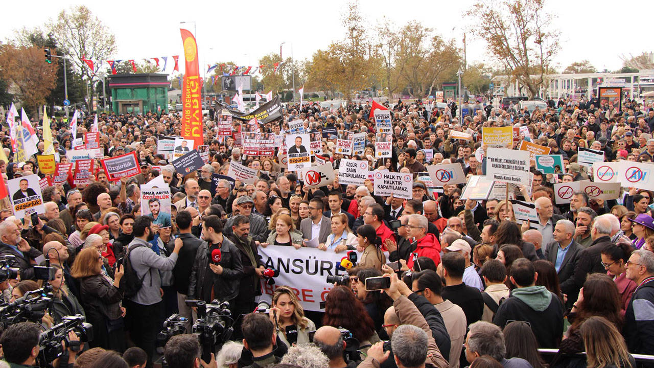 Yurttaşlar Birçok Kentte Sokağa Çıkıyor: Sansüre Hayır, Habere Özgürlük!