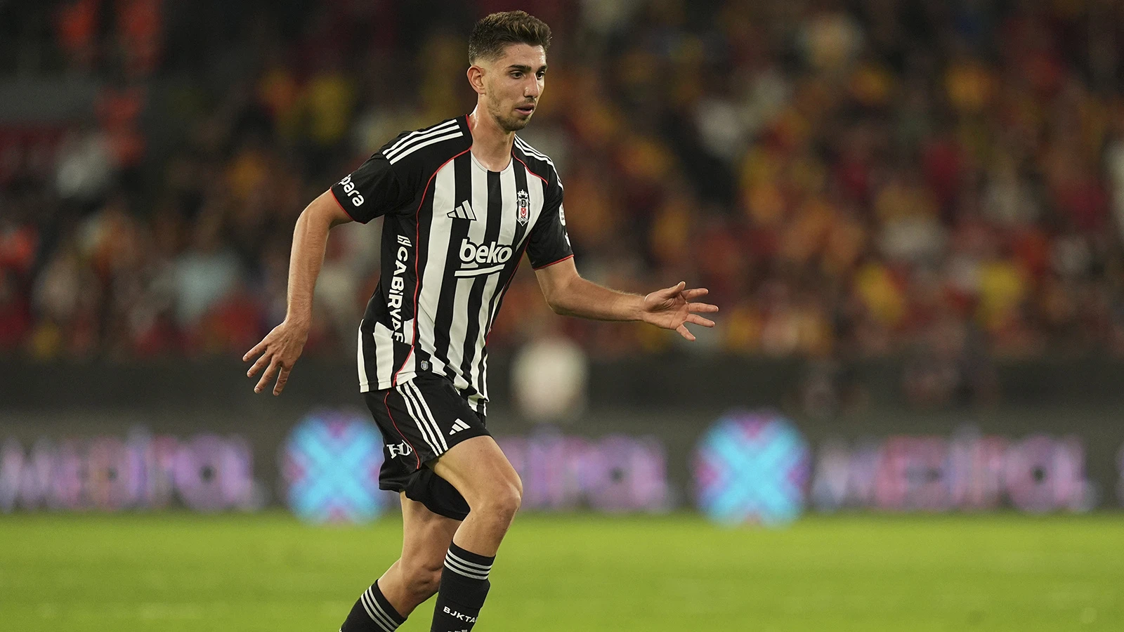 Beşiktaş'a Demir Ege Tıknaz'dan kötü haber