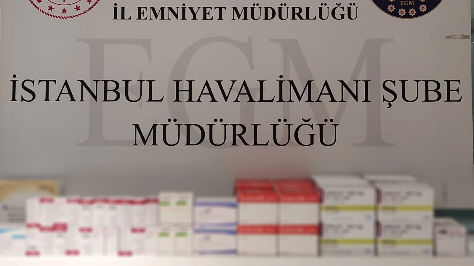 İstanbul'da yurt dışına ilaç götürmeye çalışan 5 kişi yakalandı