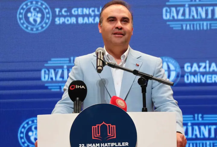 Bakan Kacır: 2026’da Türk Bayrağı Ay’da dalgalanacak