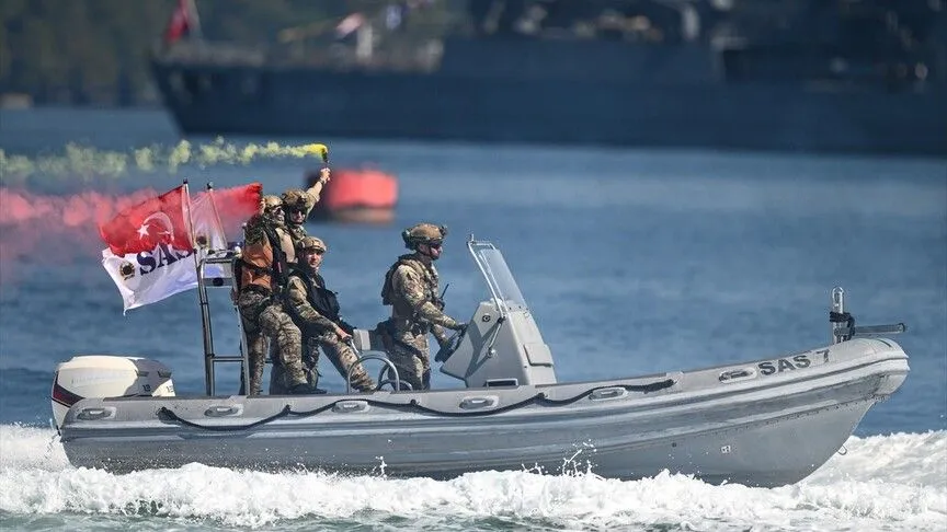 SAT ve SAS komandoları TEKNOFEST Mavi Vatan'da gösteri gerçekleştirdi