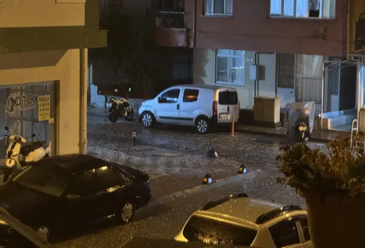 Çanakkale'de gök gürültülü sağanak ve dolu etkili oldu