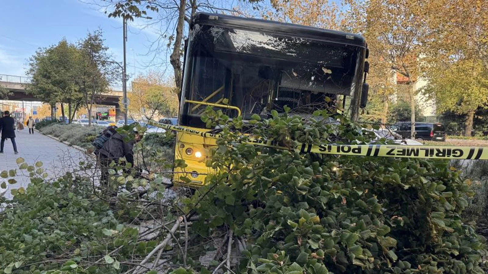 Beşiktaş'ta İETT şoförü seyir halindeyken kalp krizi geçirdi