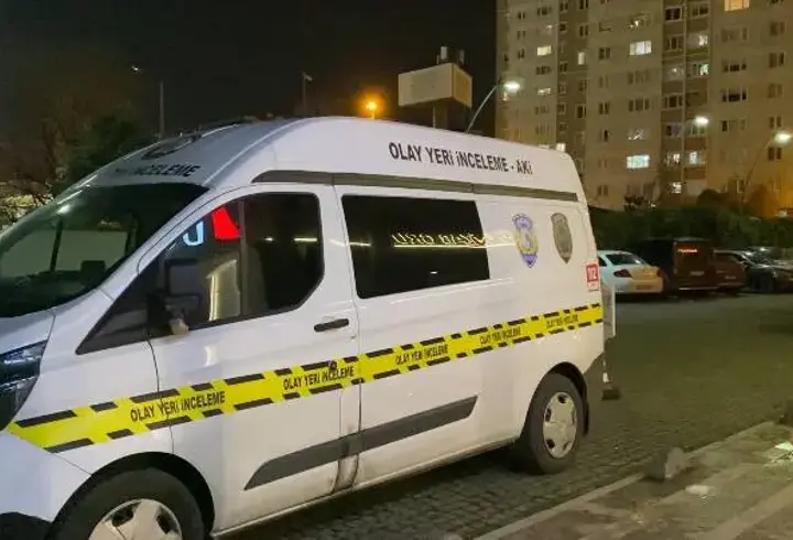 Zeytinburnu'nda kızını silahla öldürüp, eski eşini ağır yaralayan şüpheli kaçtı