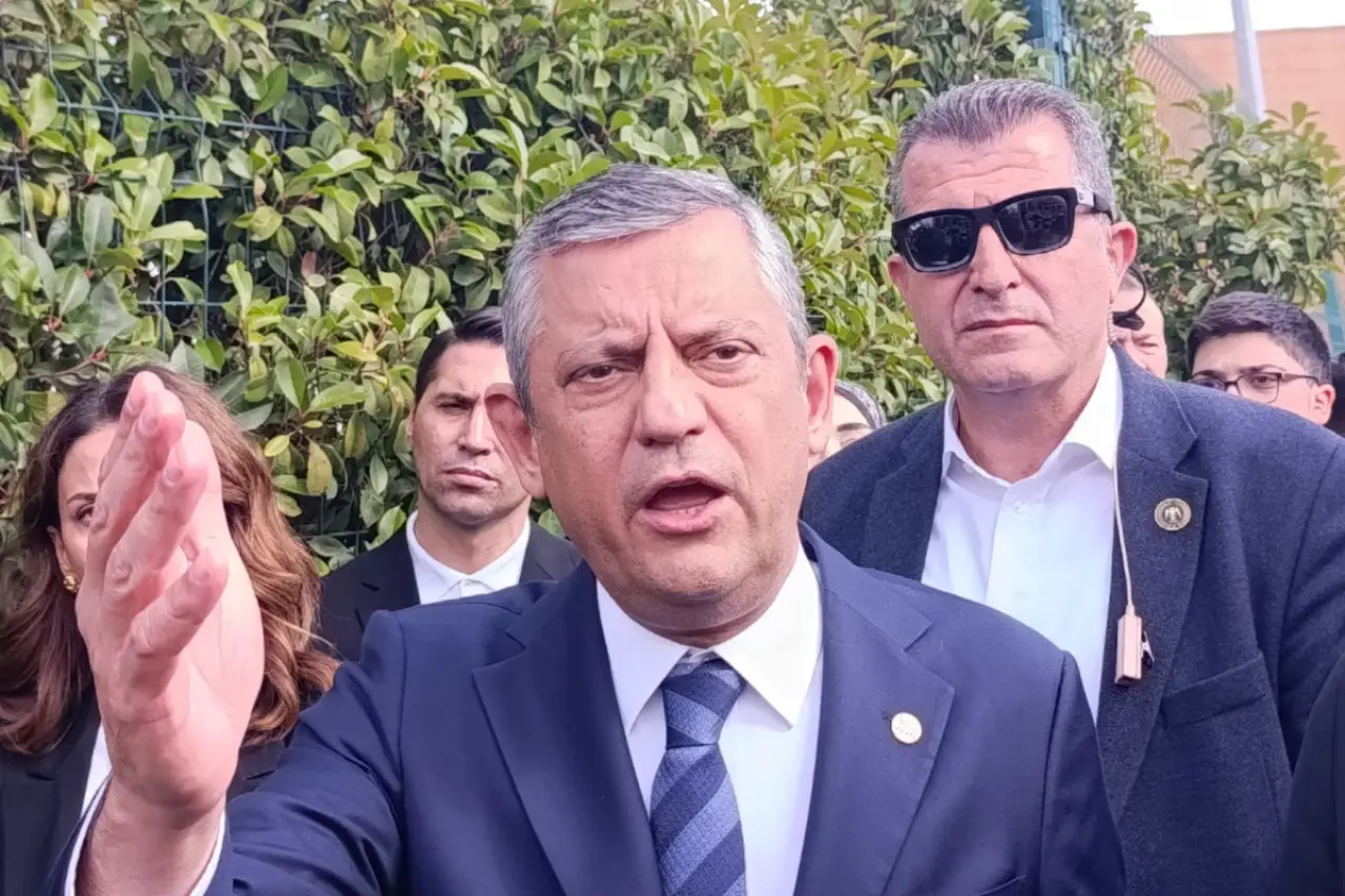 Özgür Özel'den İBB Davasının 100.Gününde Açıklama: İktidara Yakın Medya Kuruluşları, Gelin De İçeride Duyduklarınızı Çıkın Anlatın