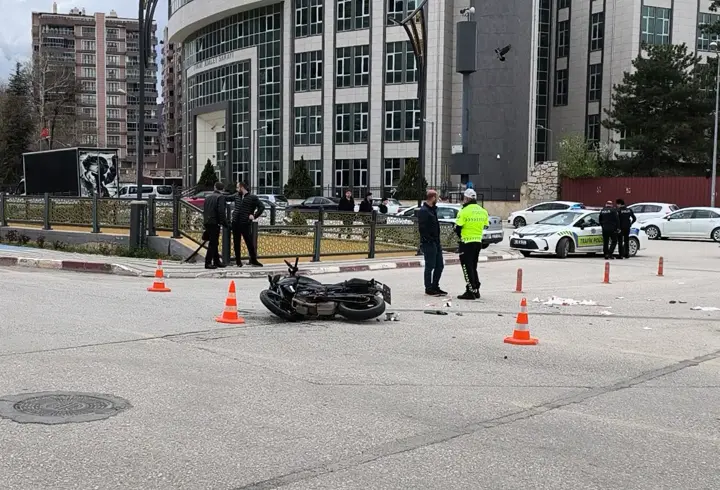 Otomobil ile motosiklet çarpıştı: 2 ağır yaralı