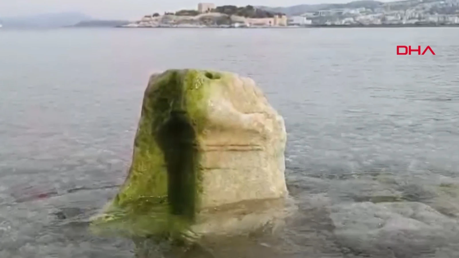 Kuşadası'nda deniz suyu çekilince ortaya çıktı