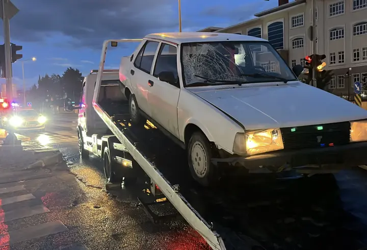 Otomobilin çarptığı yaya yaralandı