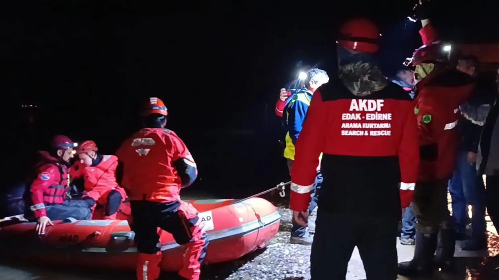 Meriç Nehri kıyısında mahsur kalan 2 işçi kurtarıldı
