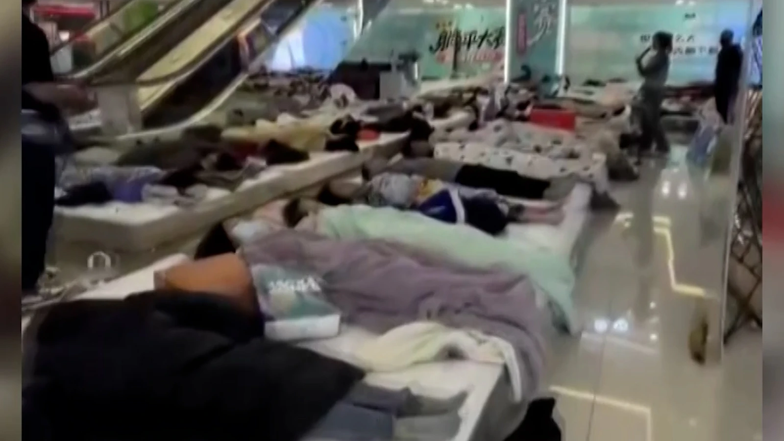Çin’de tembellik yarışması düzenlendi: Saatlerce yattılar