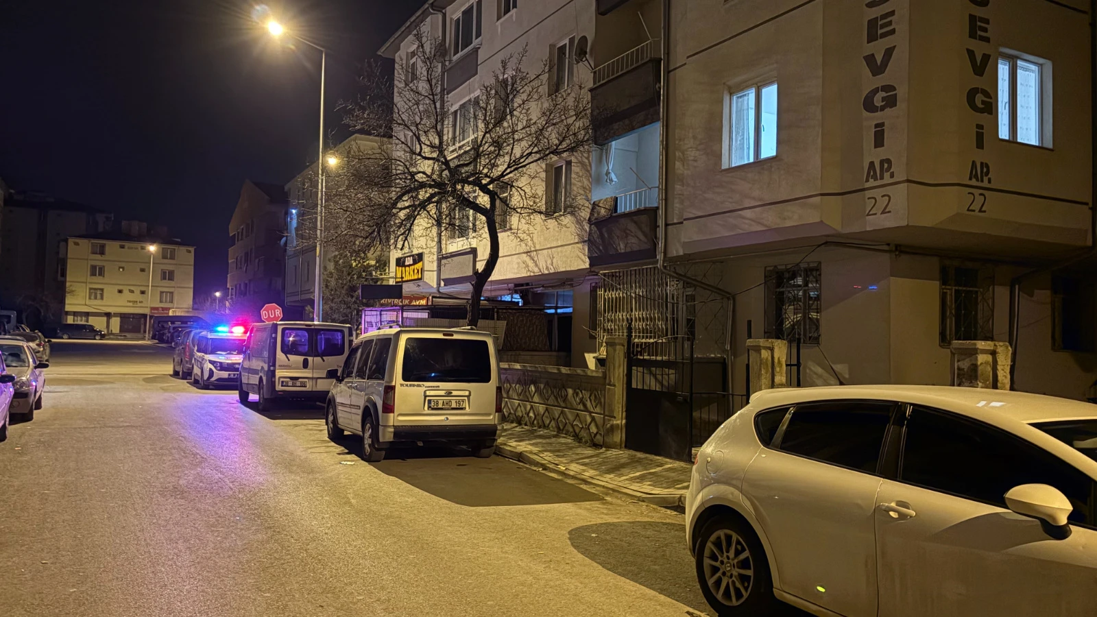 Kayseri'de bir şahıs eniştesinin evini kurşunladı