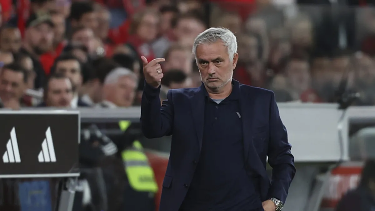 Fenerbahçe eski yıldızı için devreye girdi! Transferde rakip Mourinho