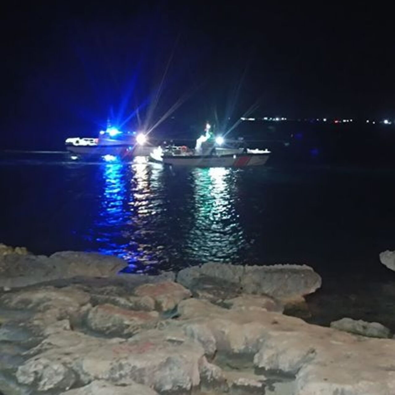 3 kişi gece denize girdi! 1'i boğuldu, 2'si aranıyor