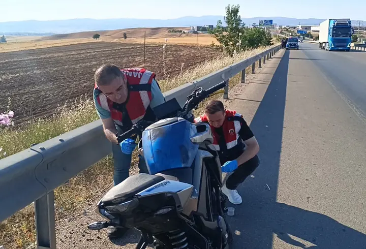 Afyonkarahisar'da motosiklet otomobile çarptı: 1 ölü, 1 yaralı