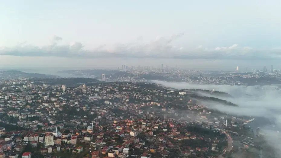 İstanbul'u sis bastı, boğazda gemi trafiği durduruldu