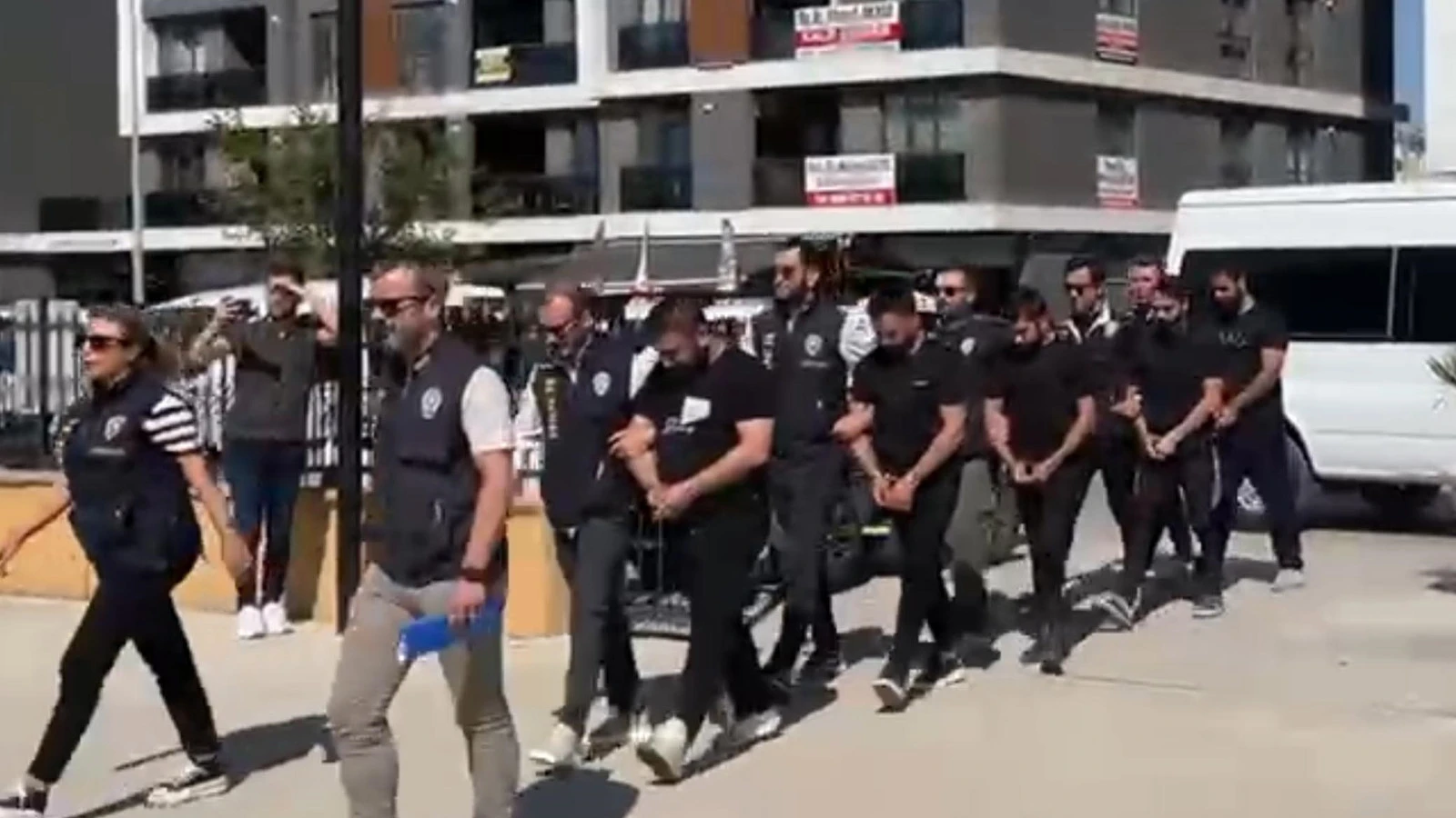 İş bulma vaadiyle dolandırıcılık yapan 4 kişi tutuklandı