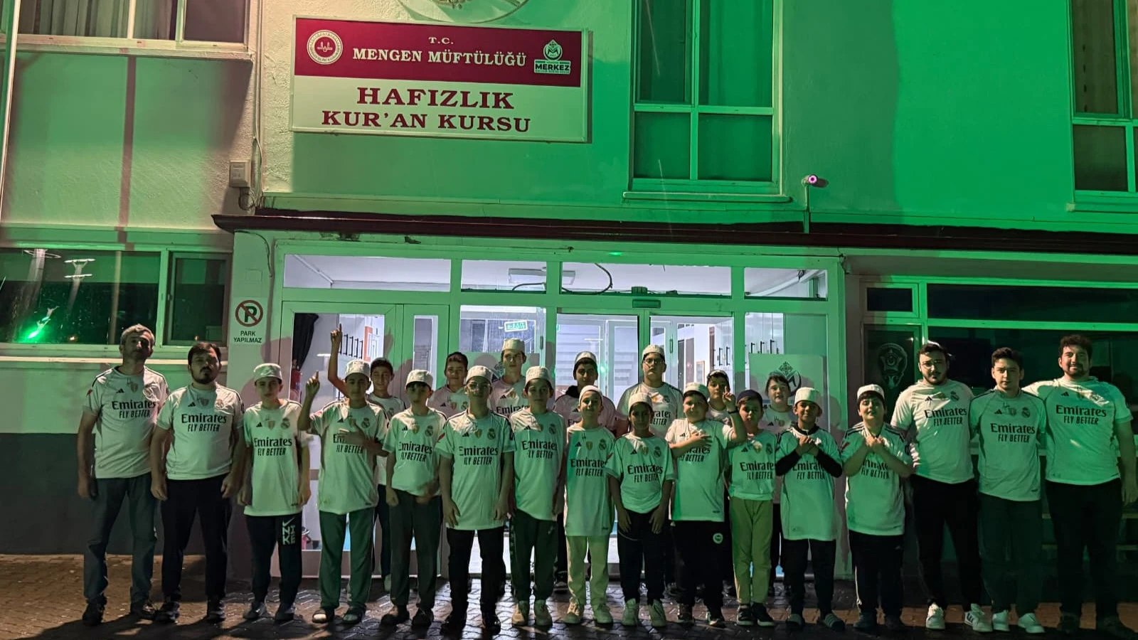 Milli Futbolcu Arda Güler, Bolu'daki Hafızlık Öğrencilerine İmzalı Forma Gönderdi